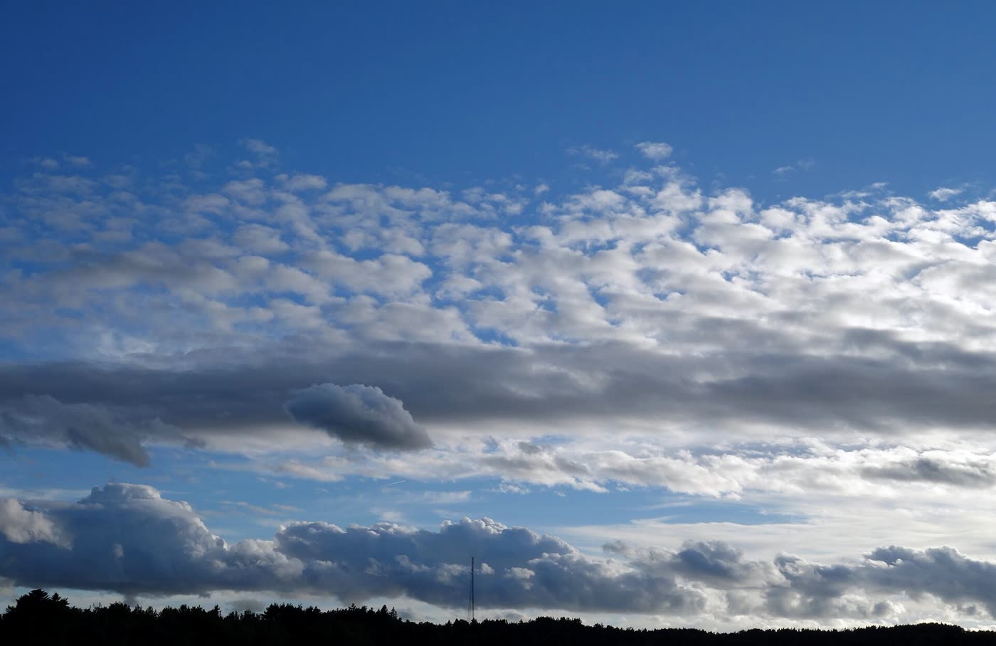 Nubes de evolución sobre el horizonte mediterráneo